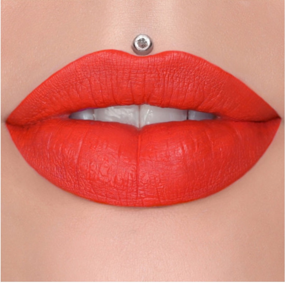 ONE IN STOCK🚨 | JEFFREE STAR COSMETICS
Velour Liquid Lipstick (PRICK)